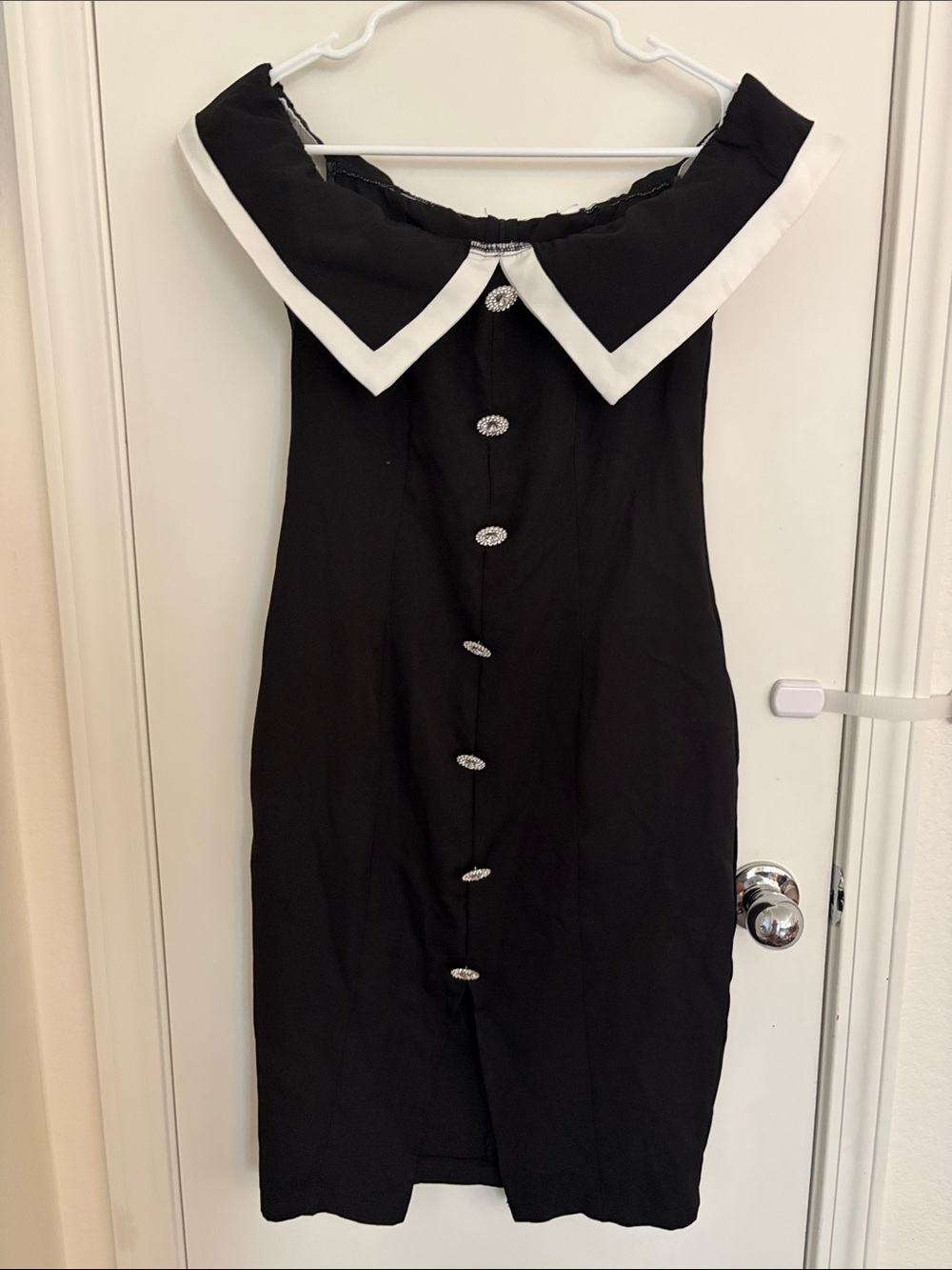Off-Shoulder Black Contrast Trim Button-Front Dress - Picture 2 of 3